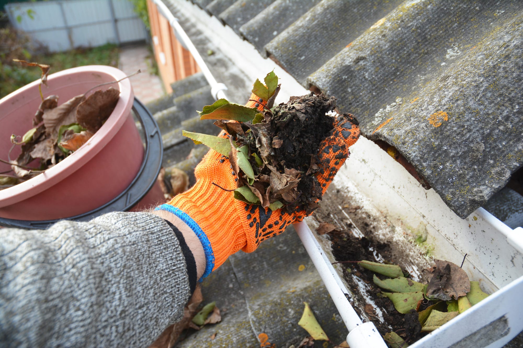 How to Prepare for Roof Gutter Cleaning Before Fall in Chicago | Property Refresh Blog