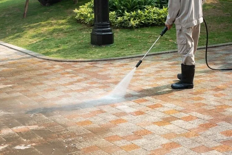pressure washing driveway 2