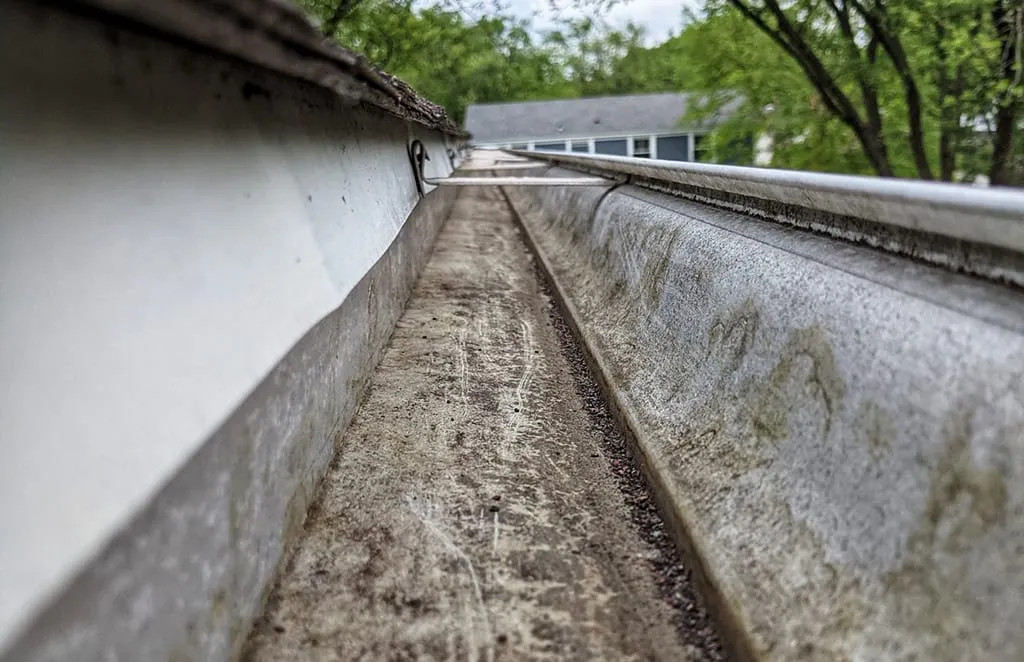 clean gutter