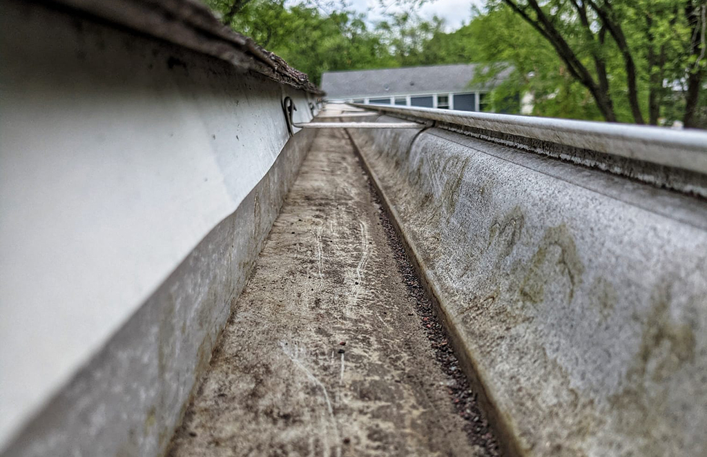 clean gutter